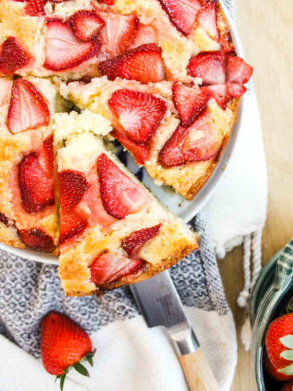 High-Altitude Strawberry Cake Recipe