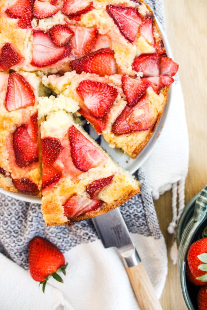 High-Altitude Strawberry Cake Recipe